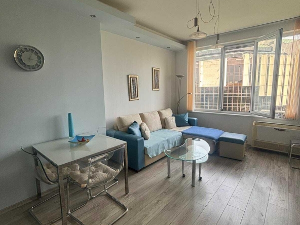 Дава се под наем Двустаен апартамент в София, Център - 80 кв.м за 649 € - Снимка #1