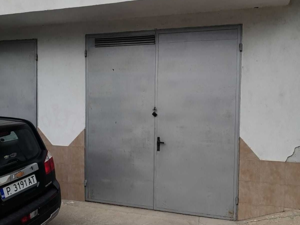 Дава се под наем Гараж / Паркомясто в Русе, Веждата - 20 кв.м за 86.7 € - Снимка #1