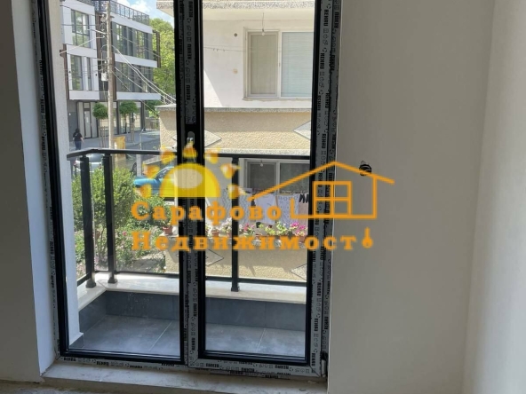 Двустаен апартамент в Бургас, Сарафово - 70 кв.м за 2000 €/кв.м - Снимка #1