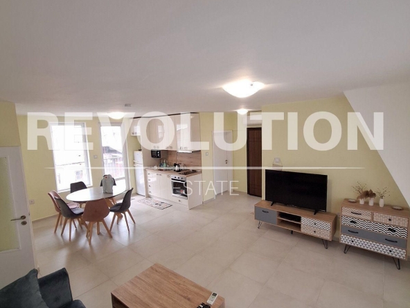 Дава се под наем Многостаен апартамент в Пловдив, Център - 115 кв.м за 741 € - Снимка #1