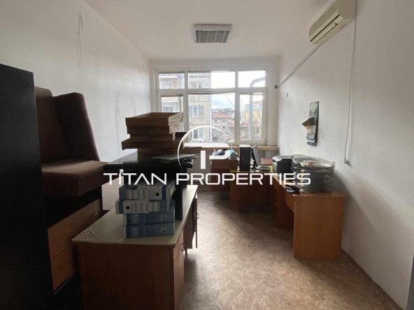 Дава се под наем Офис в Бургас, Възраждане - 20 кв.м за 102 € - Снимка #1
