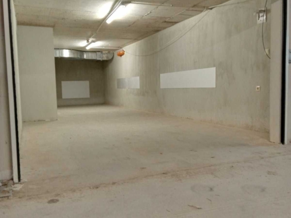 Дава се под наем Гараж / Паркомясто в Пловдив, Кючук Париж - 37 кв.м за 168.3 € - Снимка #1