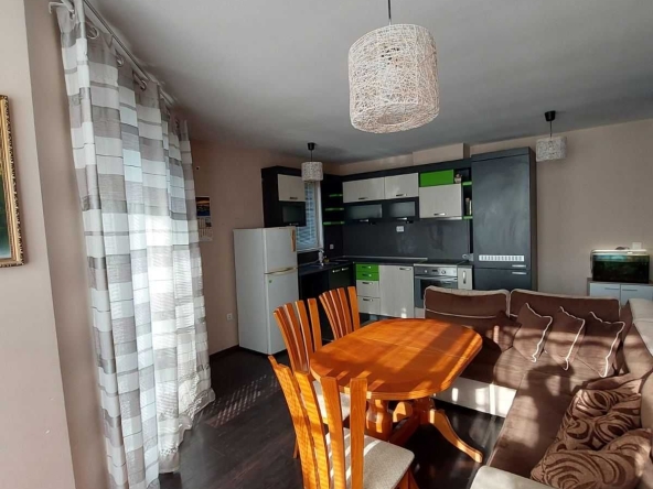 Дава се под наем Тристаен апартамент в Варна, Цветен квартал - 76 кв.м за 510 € - Снимка #1