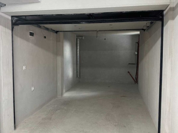 Дава се под наем Гараж / Паркомясто в Велико Търново, Център - 22 кв.м за 112.2 € - Снимка #1