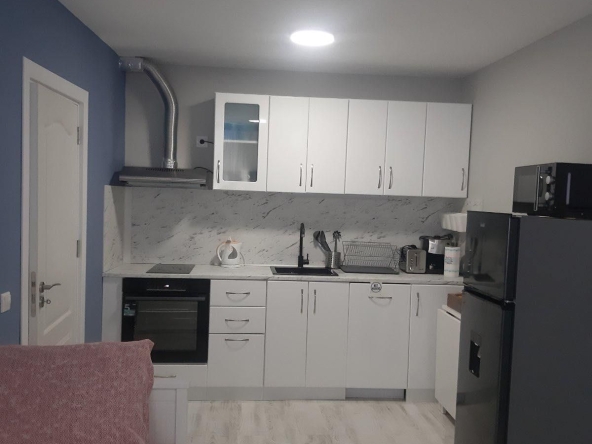 Дава се под наем Двустаен апартамент в Варна, Център - 70 кв.м за 613 € - Снимка #1