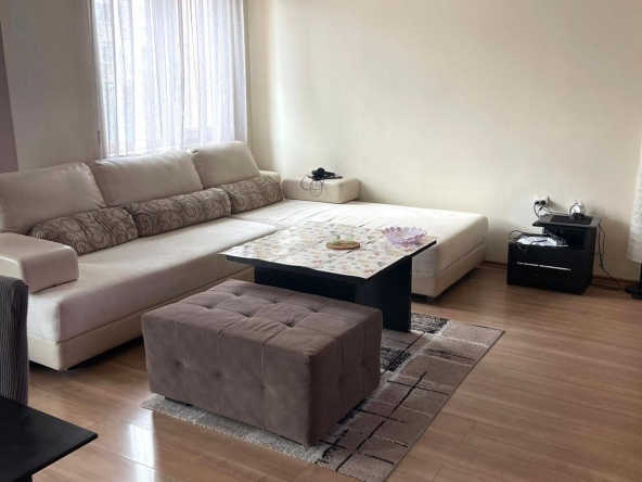 Дава се под наем Тристаен апартамент в Пловдив, Кючук Париж - 90 кв.м за 561 € - Снимка #1