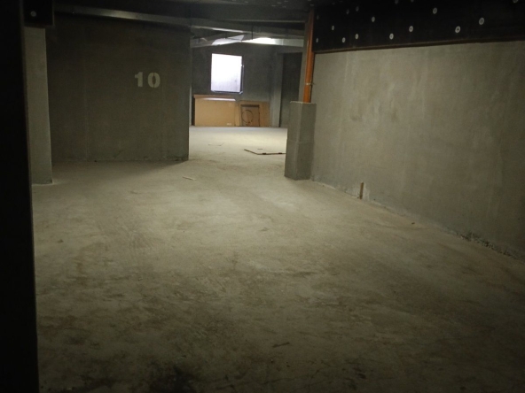 Дава се под наем Гараж / Паркомясто в Банско - 25 кв.м за 76.5 € - Снимка #1