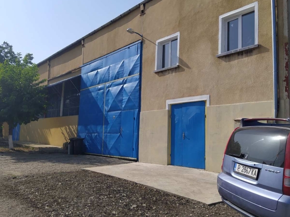 Дава се под наем Склад в Русе, Алеи Възраждане - 420 кв.м за 765 € - Снимка #1