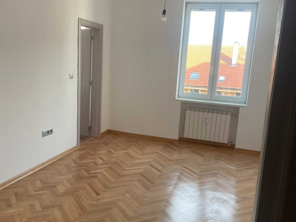 Дава се под наем Тристаен апартамент в София, 7-ми 11-ти километър - 80 кв.м за 1000 € - Снимка #1