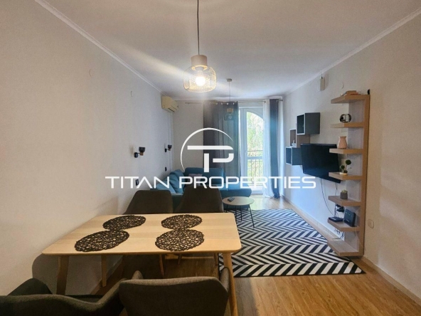 Дава се под наем Двустаен апартамент в Бургас, Център - 70 кв.м за 561 € - Снимка #1