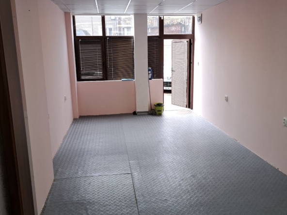 Дава се под наем Магазин в Дупница - 30 кв.м за 178.5 € - Снимка #1