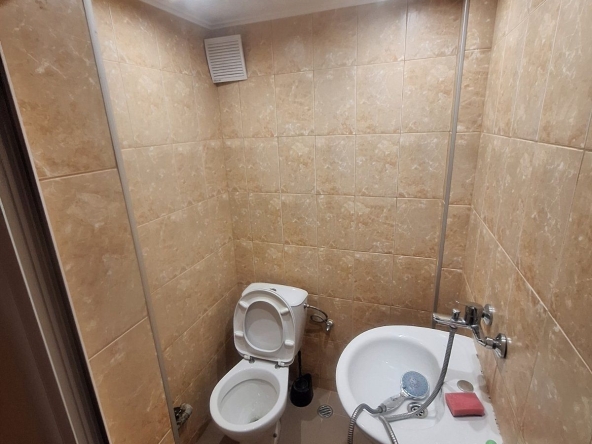 Дава се под наем Гараж / Паркомясто в Варна, Цветен квартал - 18 кв.м за 150 € - Снимка #1