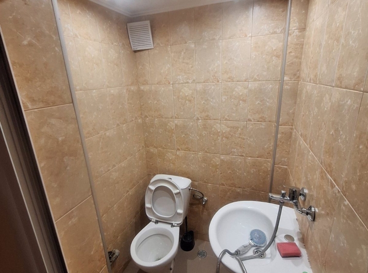 Дава се под наем Гараж / Паркомясто в Варна, Цветен квартал - 18 кв.м за 150 € - Снимка #1