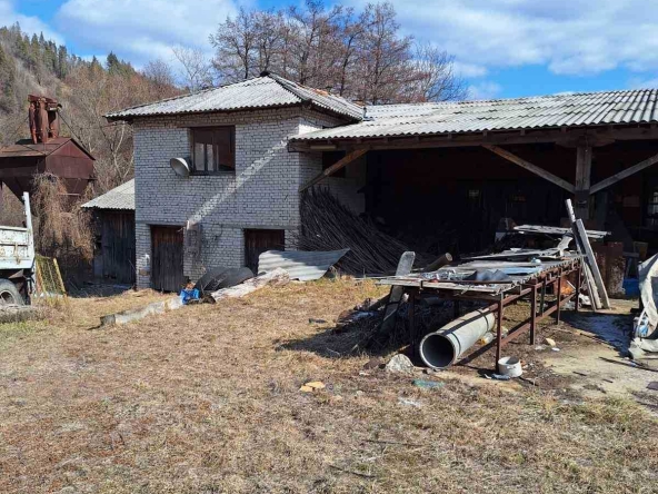 Промишлена сграда в с. Смилян, Област Смолян - 668 кв.м за 90 €/кв.м - Снимка #1
