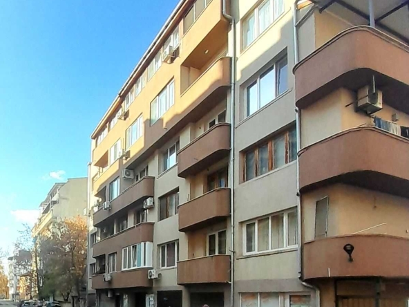 Тристаен апартамент в Пловдив, Кършияка - 105 кв.м за 1619 €/кв.м - Снимка #1