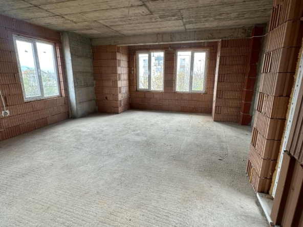 Тристаен апартамент в Пловдив, Кючук Париж - 98 кв.м за 1398 €/кв.м - Снимка #1