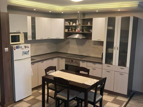 Дава се под наем Двустаен апартамент в Варна, Левски - 65 кв.м за 460 € - Снимка #1