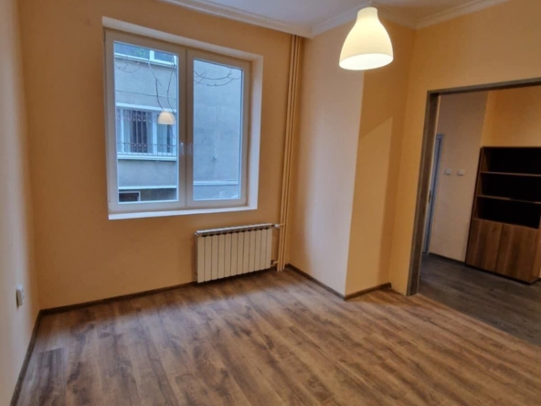 Дава се под наем Офис в София, Център - 50 кв.м за 511 € - Снимка #1