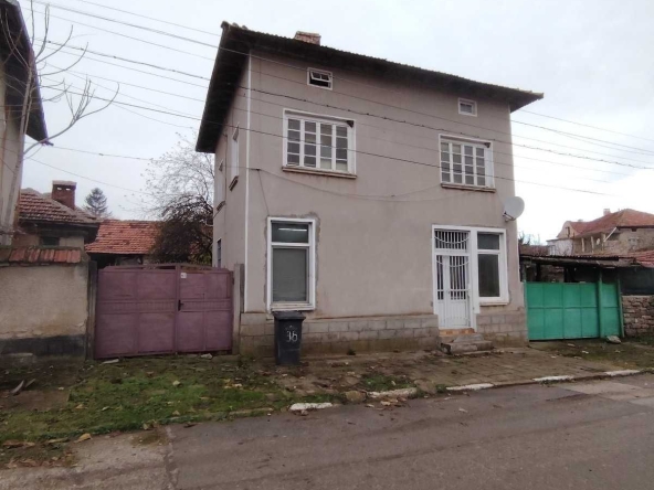 Къща в с. Николаево, Област Плевен - 203 кв.м за 75 €/кв.м - Снимка #1