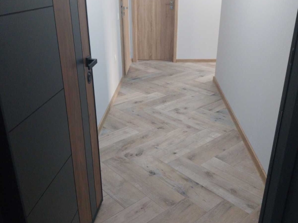 Тристаен апартамент в Благоевград, Еленово 1 - 98 кв.м за 2 €/кв.м - Снимка #1