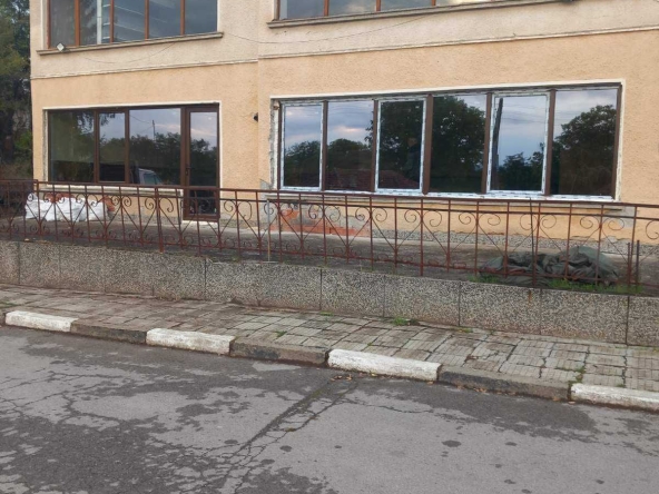 Дава се под наем Магазин в Перник, Изток - 185 кв.м за 348.84 € - Снимка #1