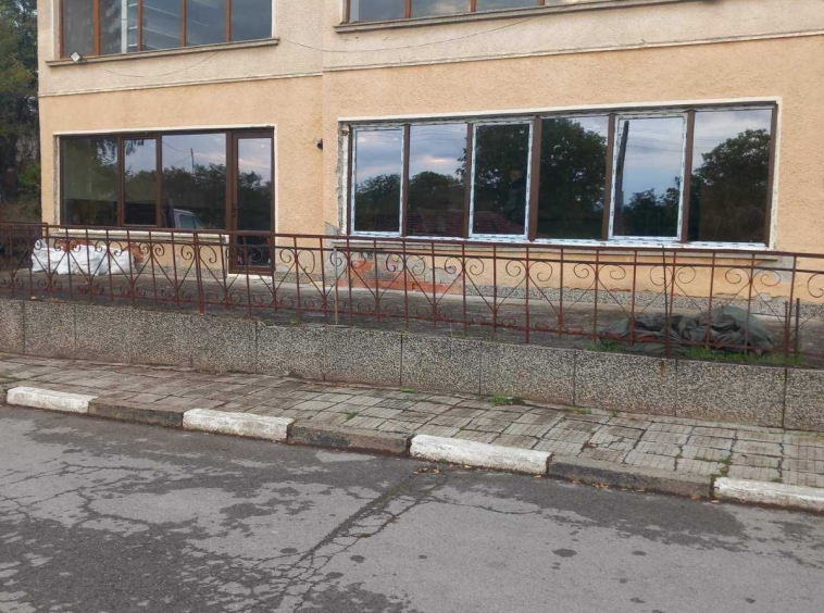 Дава се под наем Магазин в Перник, Изток - 185 кв.м за 348.84 € - Снимка #1