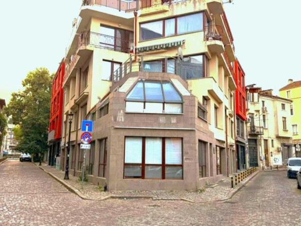 Дава се под наем Офис в Пловдив, Център - 93 кв.м за 697.17 € - Снимка #1