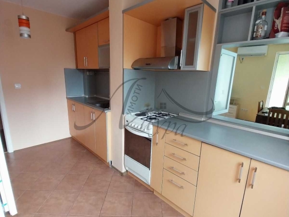 Дава се под наем Двустаен апартамент в Шумен, Център - 76 кв.м за 331.5 € - Снимка #1