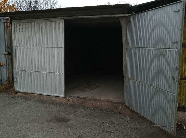 Дава се под наем Гараж / Паркомясто в Свищов - 20 кв.м за 40.8 € - Снимка #1