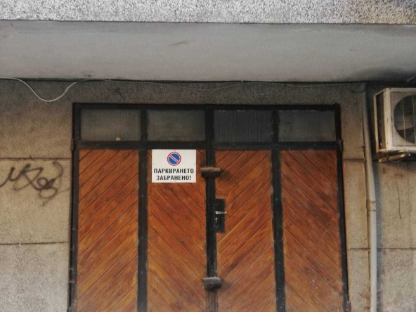 Дава се под наем Гараж / Паркомясто в Варна, Колхозен пазар - 20 кв.м за 149.43 € - Снимка #1