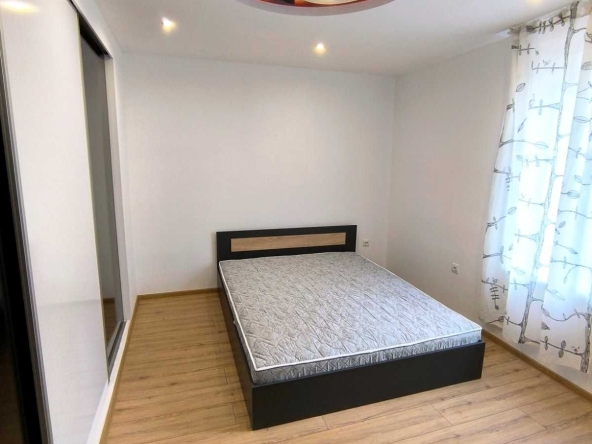 Дава се под наем Двустаен апартамент в Перник, Изток - 68 кв.м за 408 € - Снимка #1