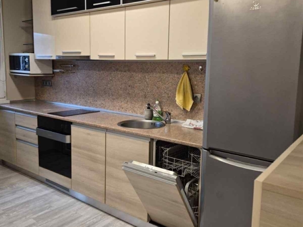 Дава се под наем Тристаен апартамент в София, Павлово - 100 кв.м за 747.66 € - Снимка #1