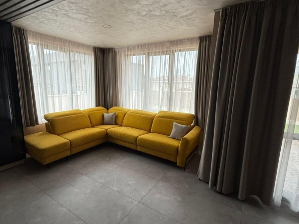 Къща в с. Маринка, Област Бургас - 400 кв.м за 765 €/кв.м - Снимка #1