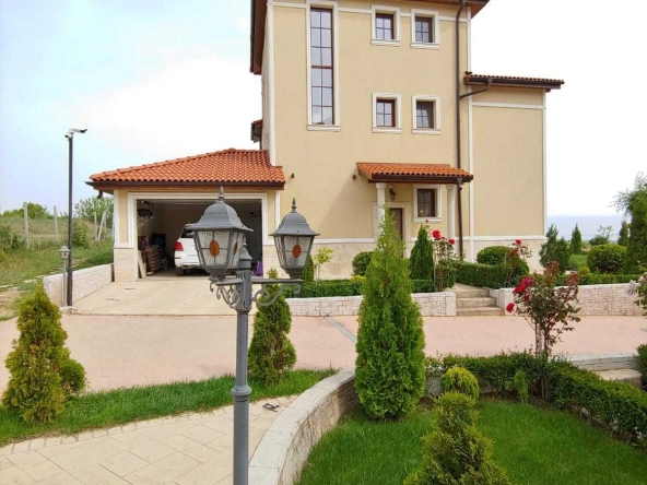 Къща в с. Кошарица, Област Бургас - 208 кв.м за 1419 €/кв.м - Снимка #1