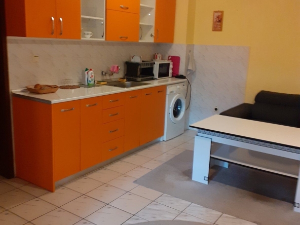 Дава се под наем Двустаен апартамент в Пазарджик, Идеален център - 67 кв.м за 229.5 € - Снимка #1