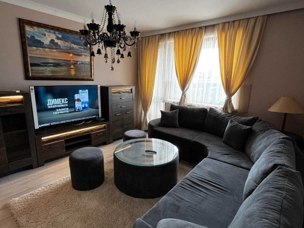 Тристаен апартамент в Пловдив, Христо Смирненски - 135 кв.м за 1371 €/кв.м - Снимка #1