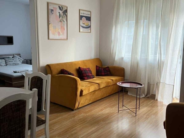 Дава се под наем Тристаен апартамент в София, Лозенец - 138 кв.м за 746.64 € - Снимка #1