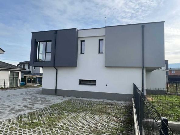 Къща в с. Първенец, Област Пловдив - 171 кв.м за 701 €/кв.м - Снимка #1