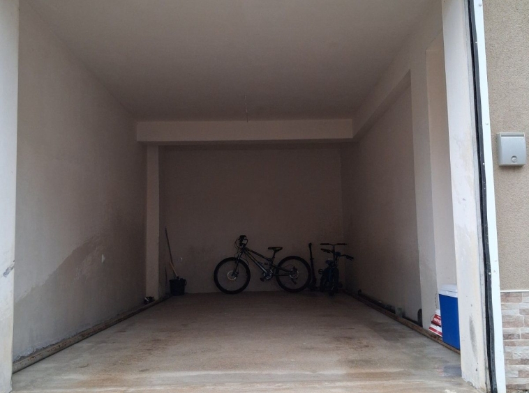 Дава се под наем Гараж / Паркомясто в Петрич - 25 кв.м за 99.45 € - Снимка #1