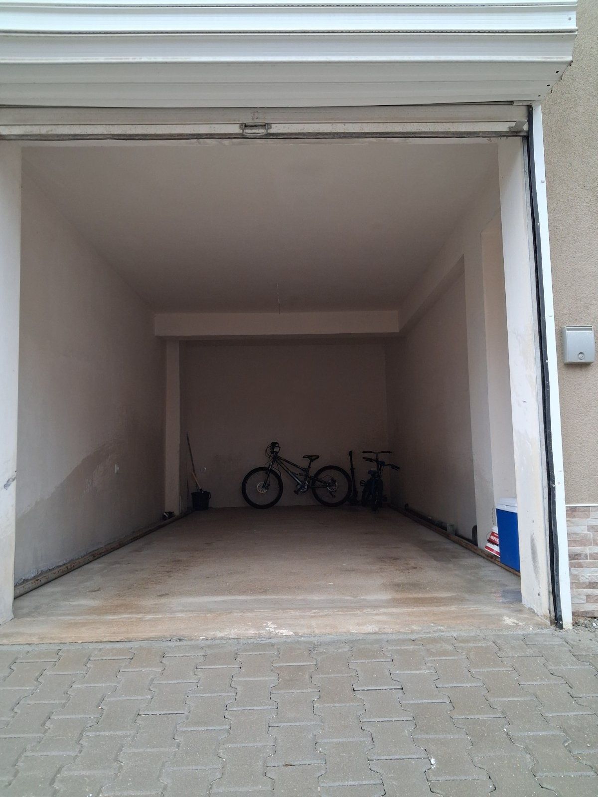 Дава се под наем Гараж / Паркомясто в Петрич - 25 кв.м за 99.45 € - Снимка #1