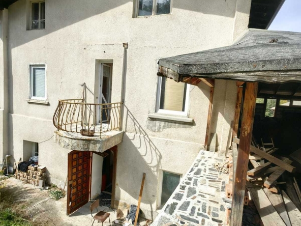 Къща в с. Кралев дол, Област Перник - 382 кв.м за 322 €/кв.м - Снимка #1