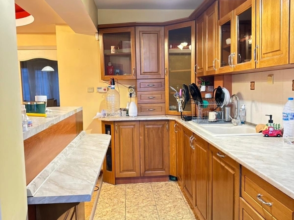 Дава се под наем Четиристаен апартамент в Добрич, Център - 140 кв.м за 298.86 € - Снимка #1