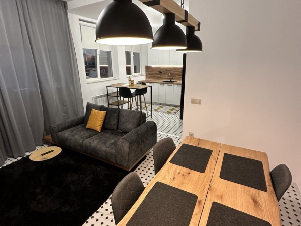 Тристаен апартамент в Плевен, Идеален център - 91 кв.м за 1171 €/кв.м - Снимка #1