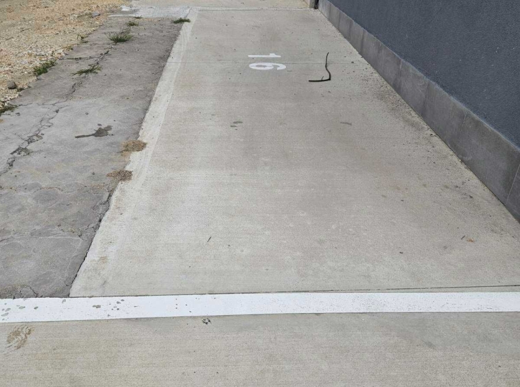 Гараж / Паркомясто в Пловдив, Коматевски възел - 15 кв.м за 357 €/кв.м - Снимка #1