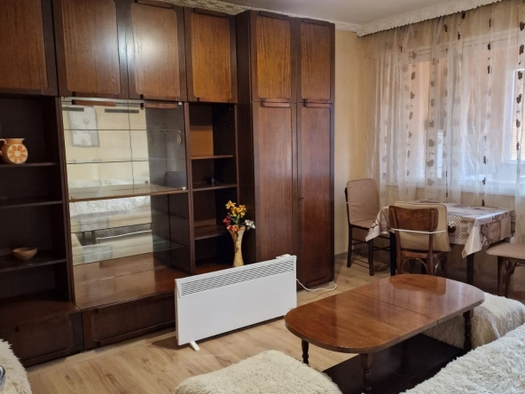 Дава се под наем Тристаен апартамент в Радомир - 72 кв.м за 398.82 € - Снимка #1