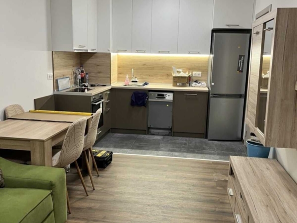 Дава се под наем Тристаен апартамент в София, Връбница 1 - 85 кв.м за 747.66 € - Снимка #1