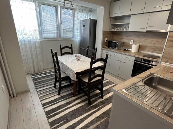 Тристаен апартамент в Плевен, 9-ти квартал - 72 кв.м за 992 €/кв.м - Снимка #1