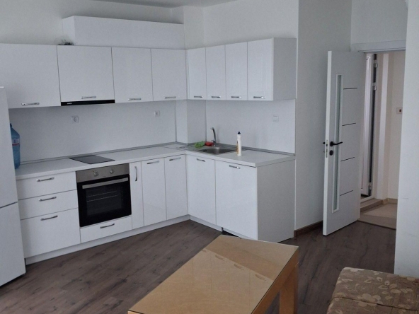 Дава се под наем Тристаен апартамент в Айтос - 75 кв.м за 348.84 € - Снимка #1