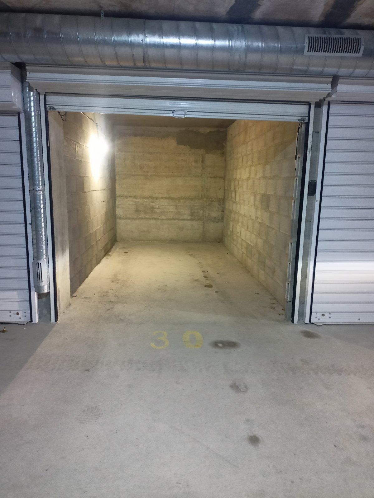 Дава се под наем Гараж / Паркомясто в Варна, Владислав Варненчик - 16 кв.м за 99.45 € - Снимка #1