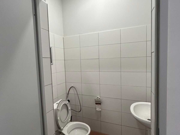 Дава се под наем Магазин в Севлиево - 280 кв.м за 1675.35 € - Снимка #1